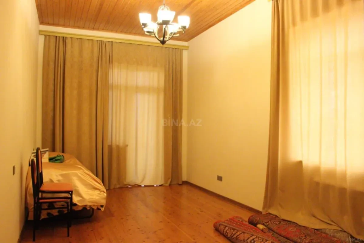 Satılır 7 otaqlı həyət evi 309 m²