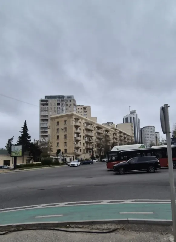 Satılır 3 otaqlı mənzil 110 m²