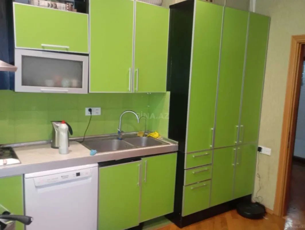 Kirayə verilir 3 otaqlı mənzil 130 m²