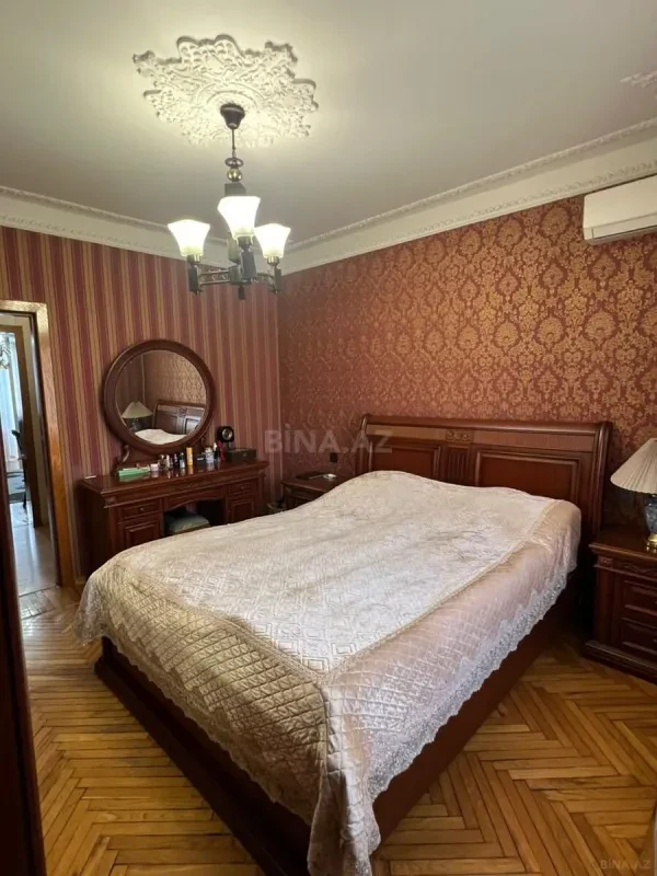 Satılır 4 otaqlı mənzil 100 m²
