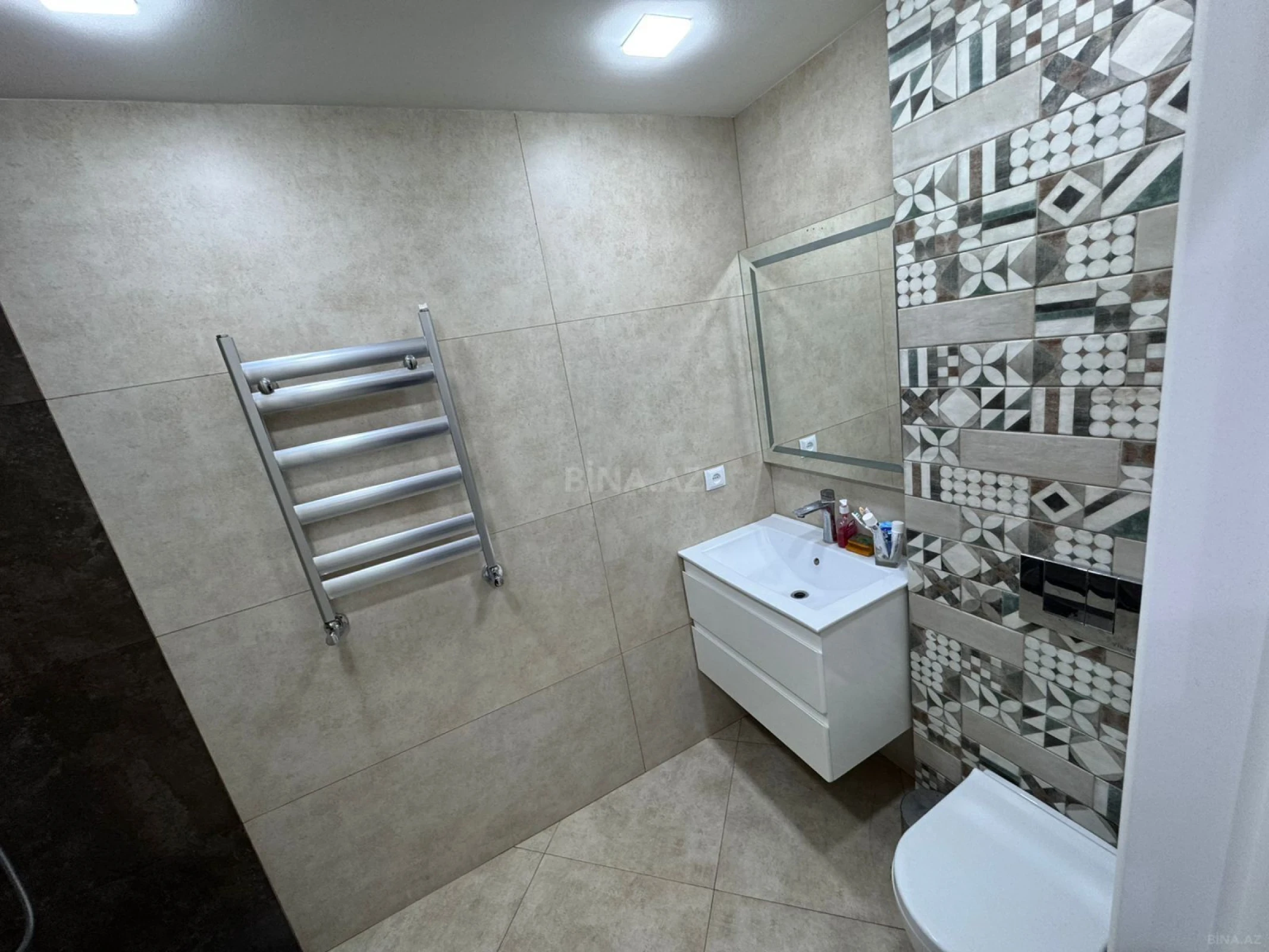 Kirayə verilir 2 otaqlı mənzil 65 m²