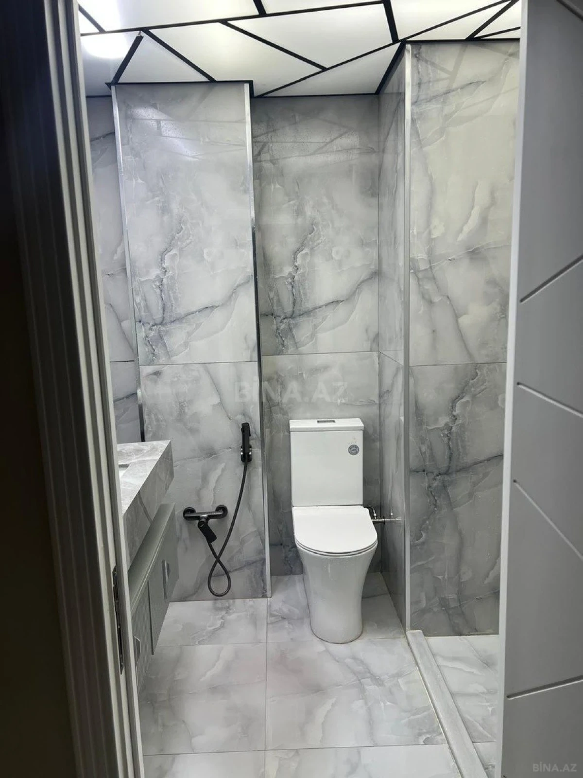 Satılır 2 otaqlı mənzil 71 m²