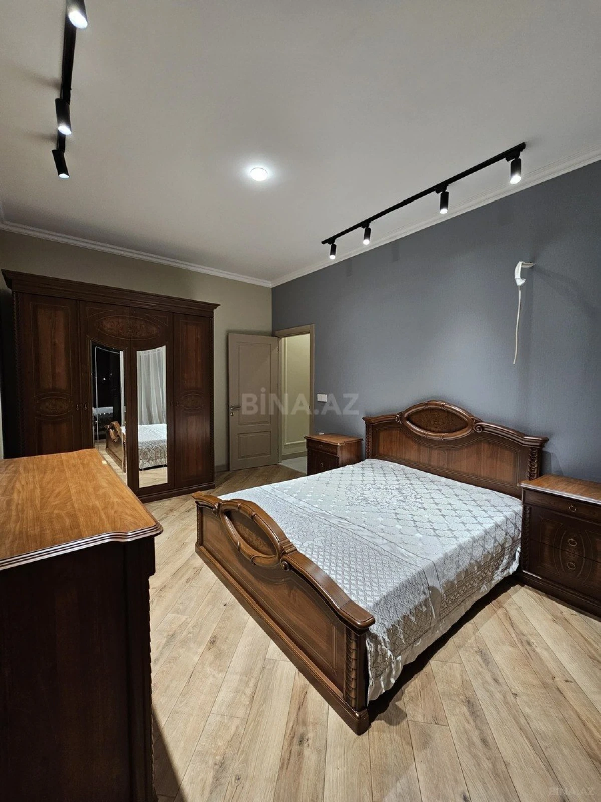 Kirayə verilir 2 otaqlı mənzil 80 m²