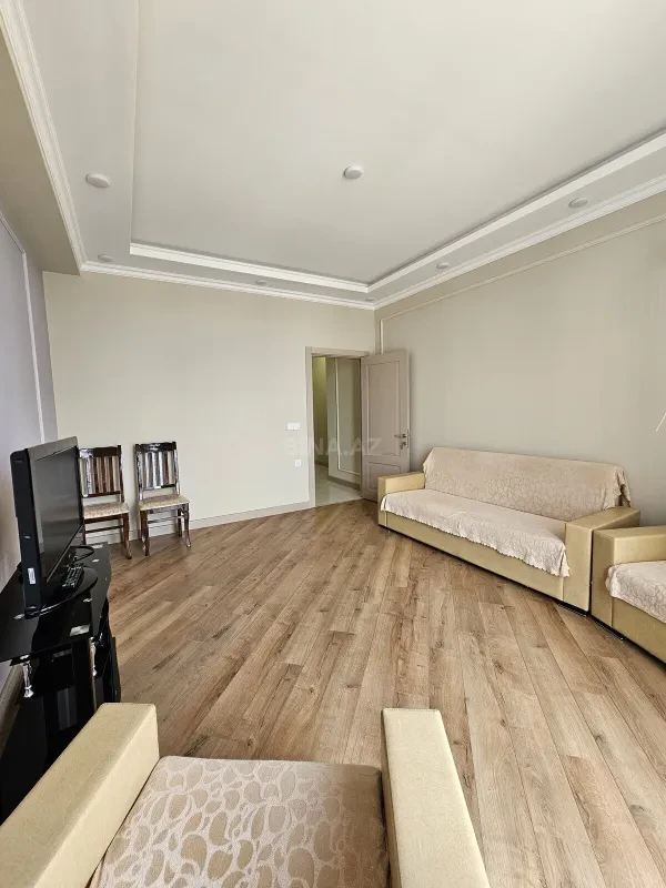 Kirayə verilir 2 otaqlı mənzil 80 m²