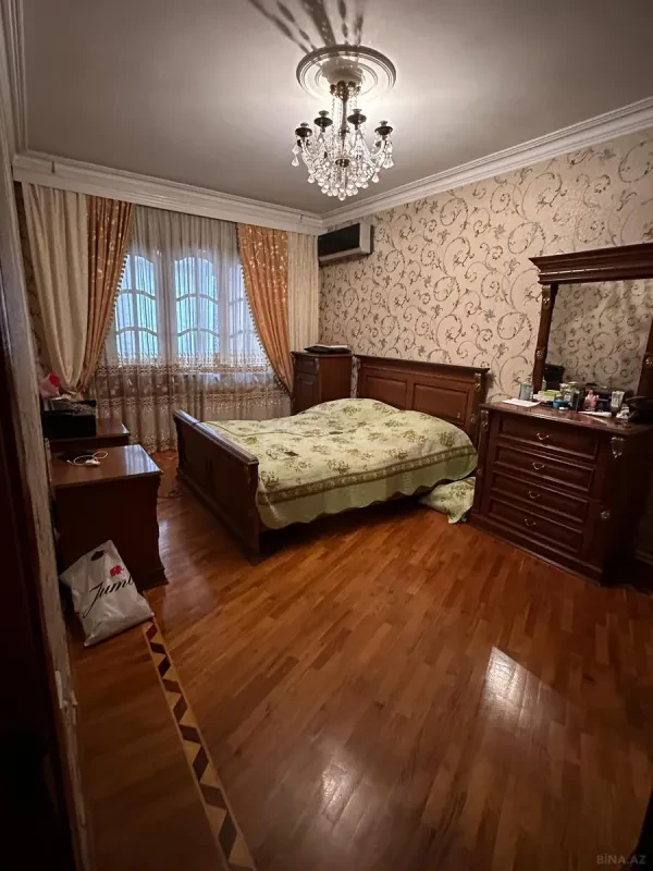 Satılır 4 otaqlı mənzil 120 m²