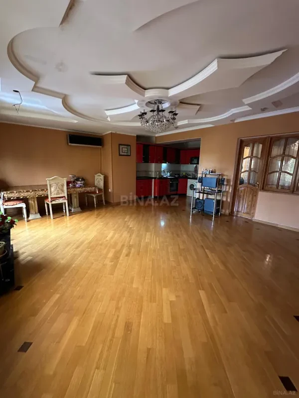 Satılır 4 otaqlı mənzil 120 m²
