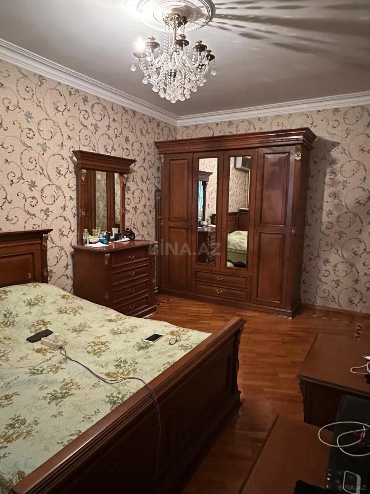 Satılır 4 otaqlı mənzil 120 m²