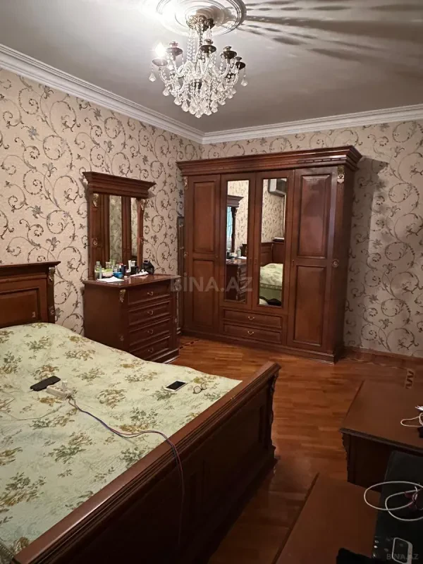 Satılır 4 otaqlı mənzil 120 m²
