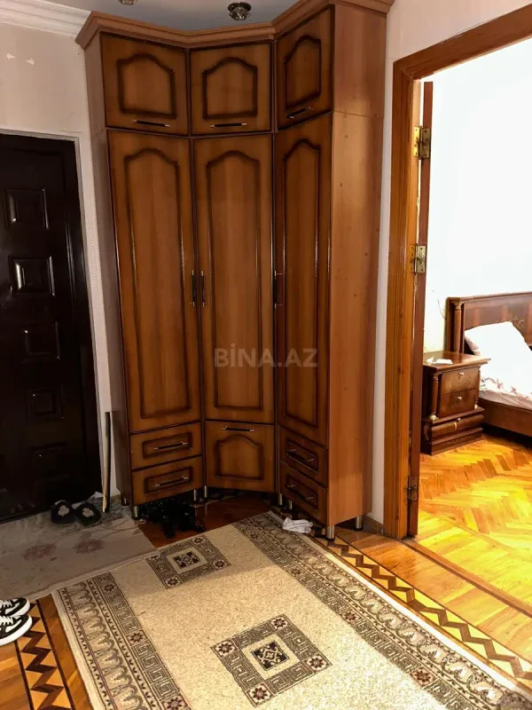 Satılır 4 otaqlı mənzil 120 m²