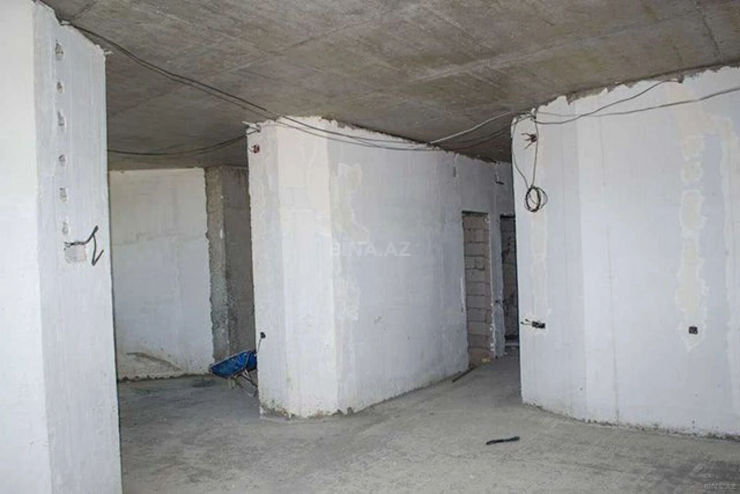 Satılır 4 otaqlı mənzil 205 m²