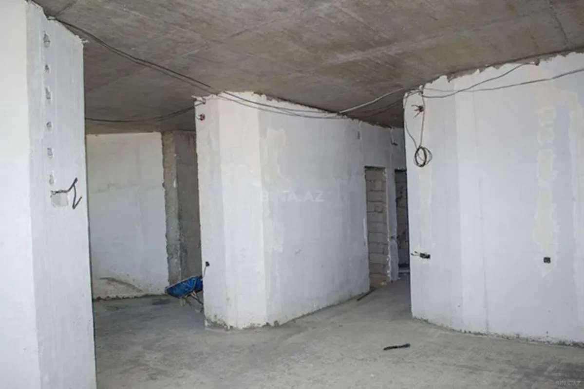 Satılır 4 otaqlı mənzil 205 m²