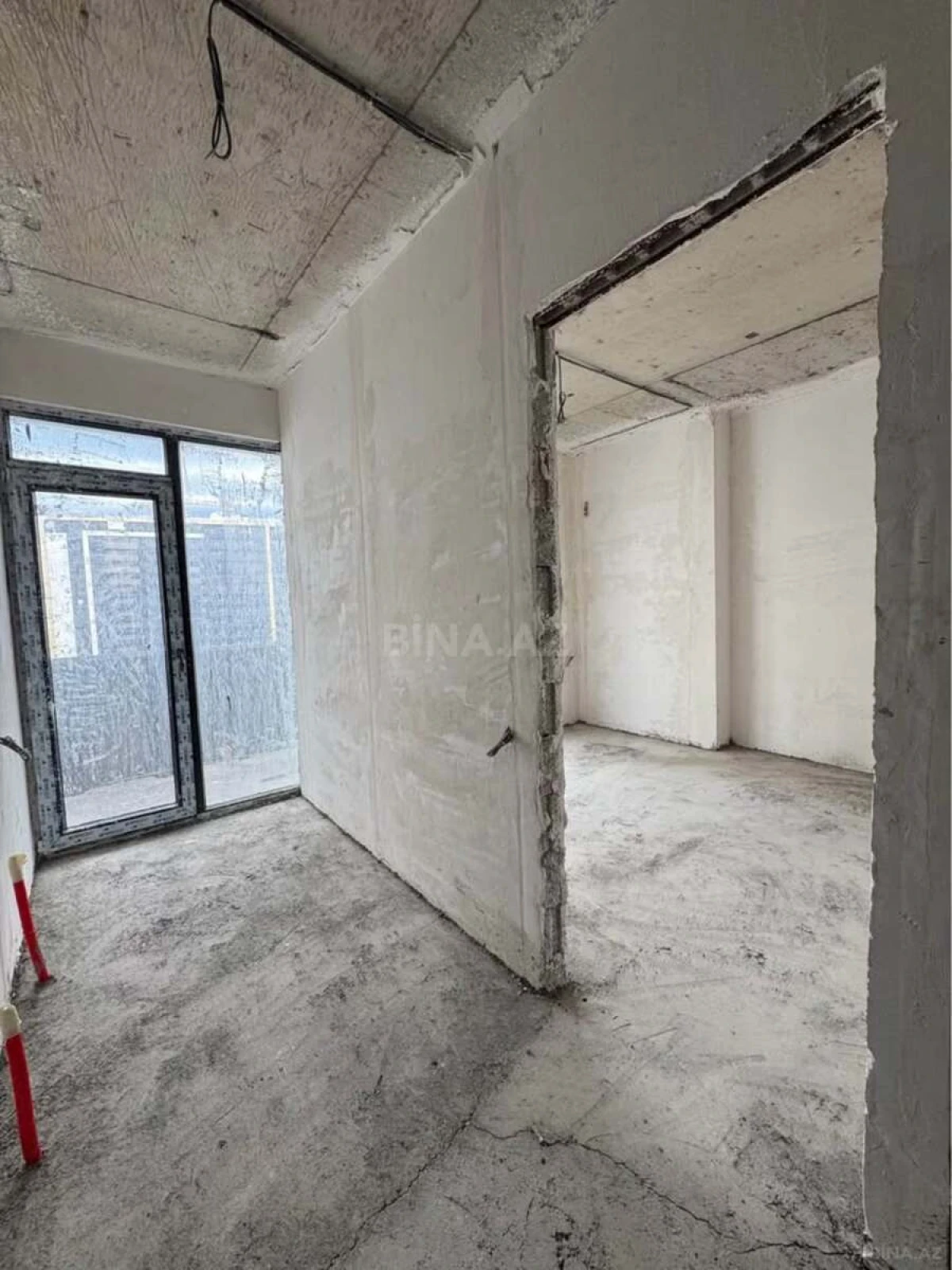 Satılır 4 otaqlı mənzil 205 m²