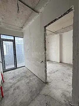 Satılır 4 otaqlı mənzil 205 m²