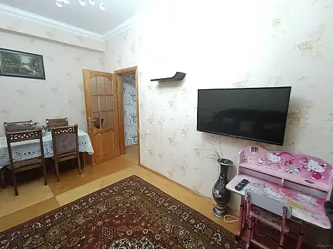 Kirayə verilir 2 otaqlı mənzil 100 m²