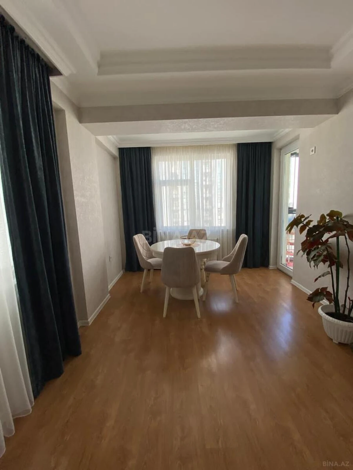 Satılır 3 otaqlı mənzil 96 m²