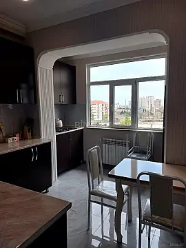 Kirayə verilir 2 otaqlı mənzil 65 m²