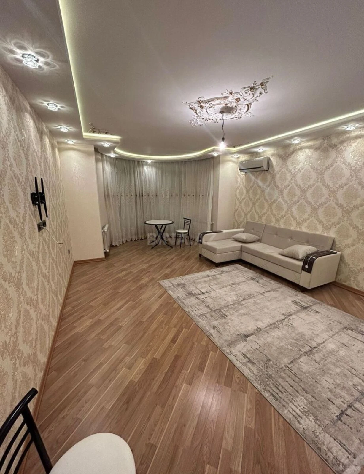 Kirayə verilir 2 otaqlı mənzil 62 m²