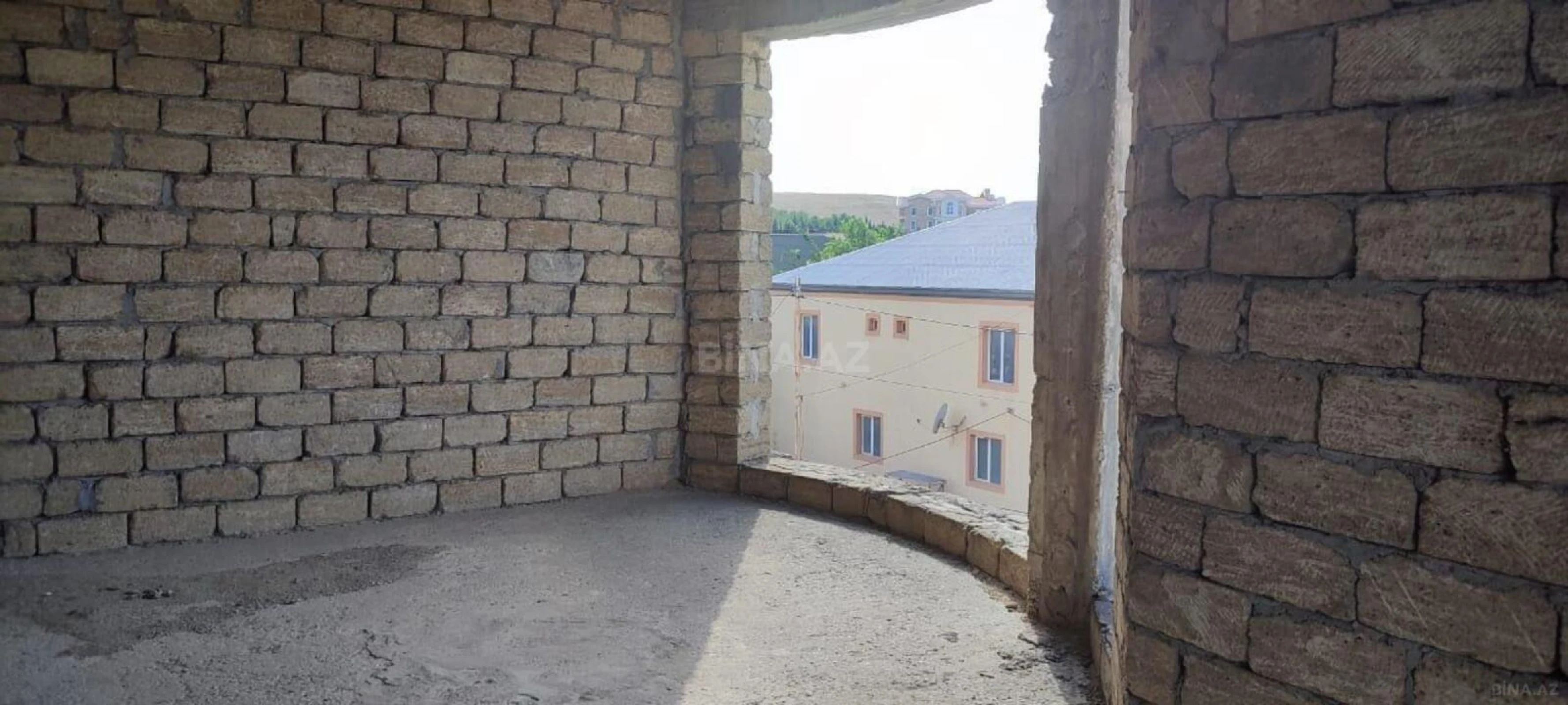 Satılır 6 otaqlı həyət evi 350 m²