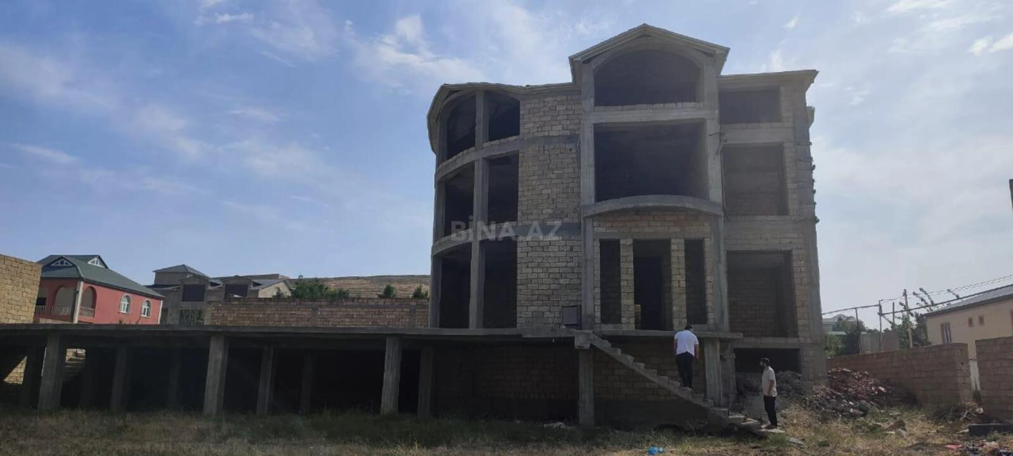 Satılır 6 otaqlı həyət evi 350 m²