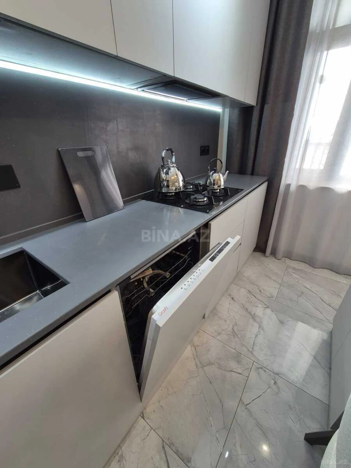 Kirayə verilir 3 otaqlı mənzil 105 m²