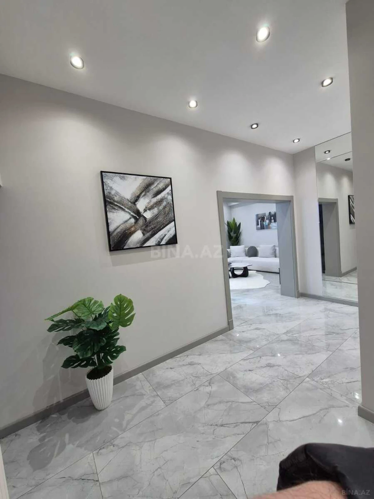 Kirayə verilir 3 otaqlı mənzil 105 m²