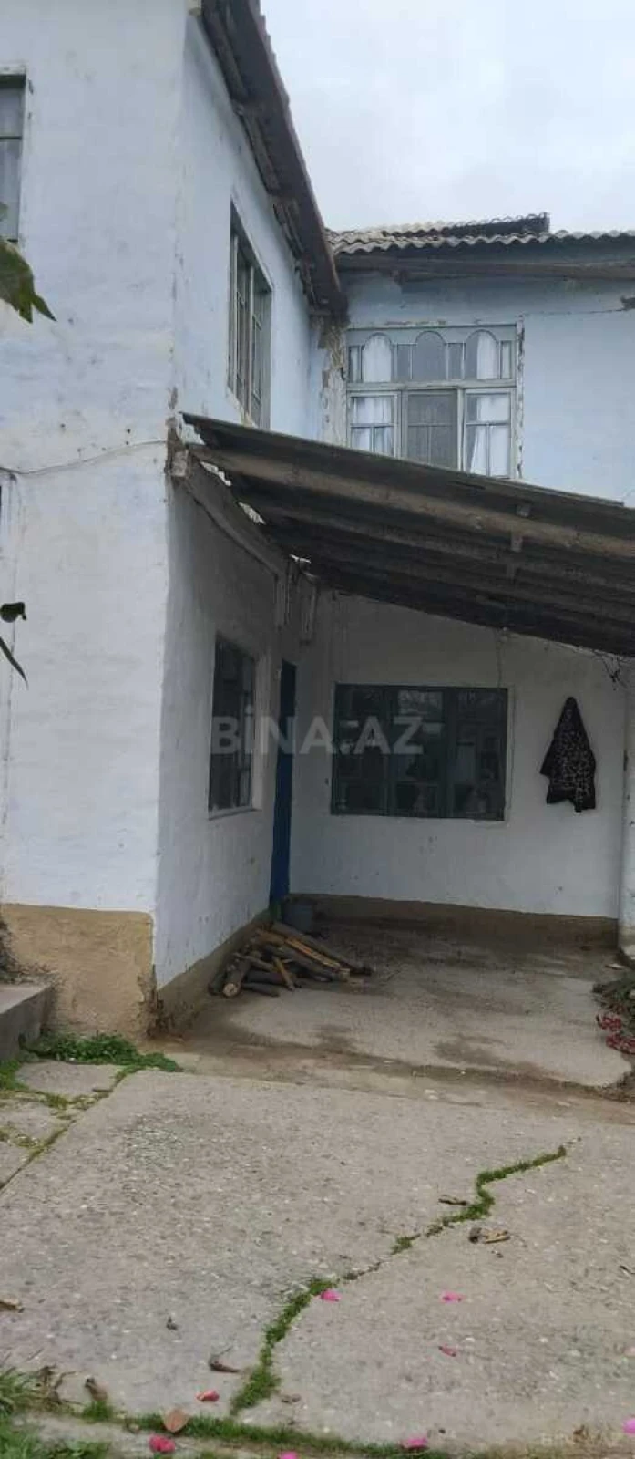 Satılır 5 otaqlı həyət evi 200 m²
