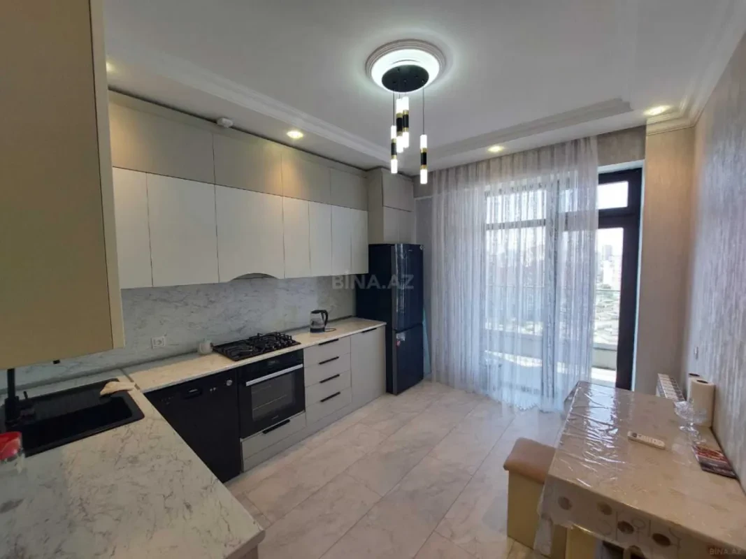 Kirayə verilir 3 otaqlı mənzil 148 m²