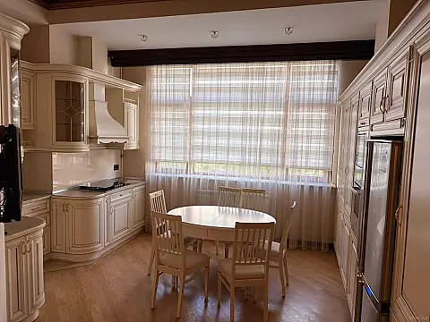 Kirayə verilir 2 otaqlı mənzil 92.4 m²