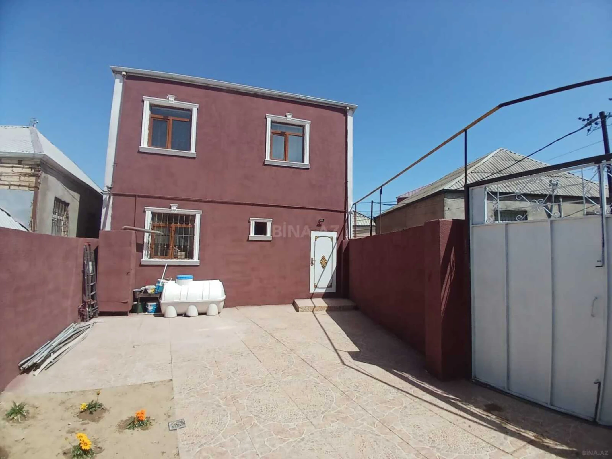 Satılır 5 otaqlı həyət evi 180 m²