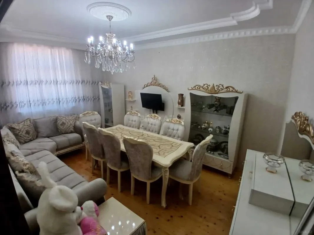Satılır 5 otaqlı həyət evi 180 m²