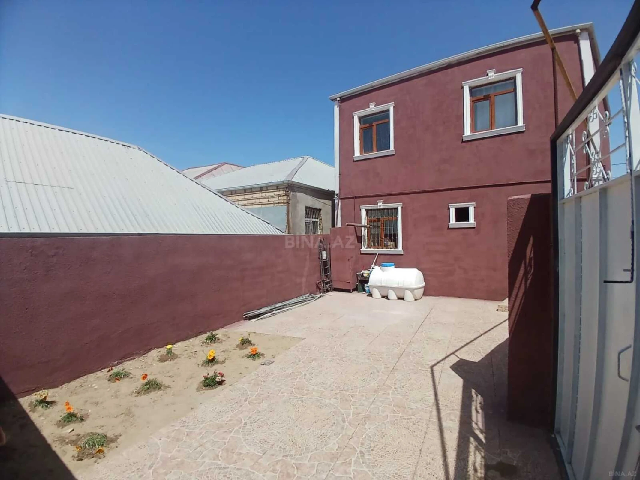 Satılır 5 otaqlı həyət evi 180 m²