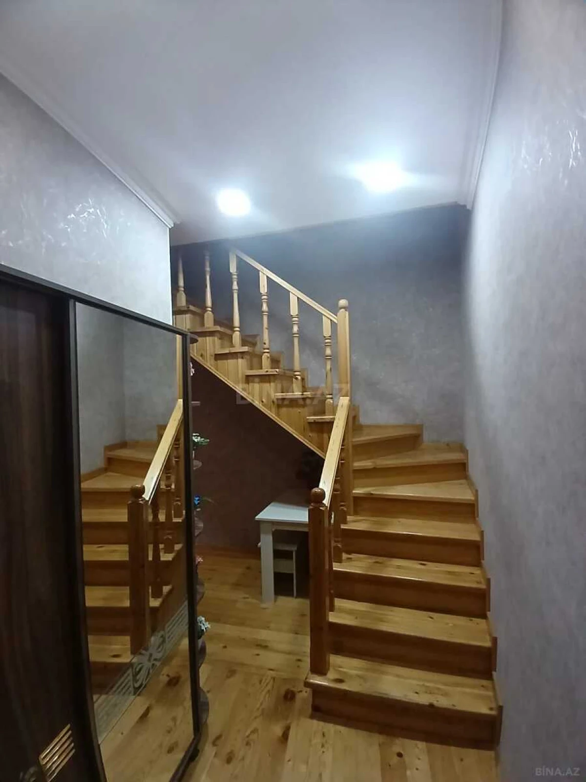 Satılır 5 otaqlı həyət evi 180 m²