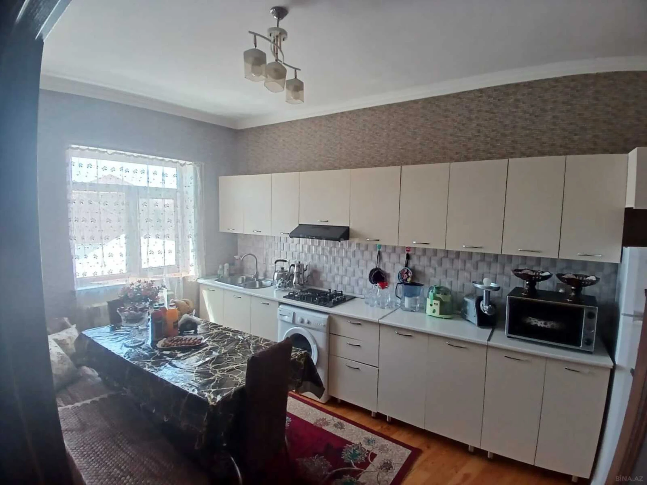 Satılır 5 otaqlı həyət evi 180 m²