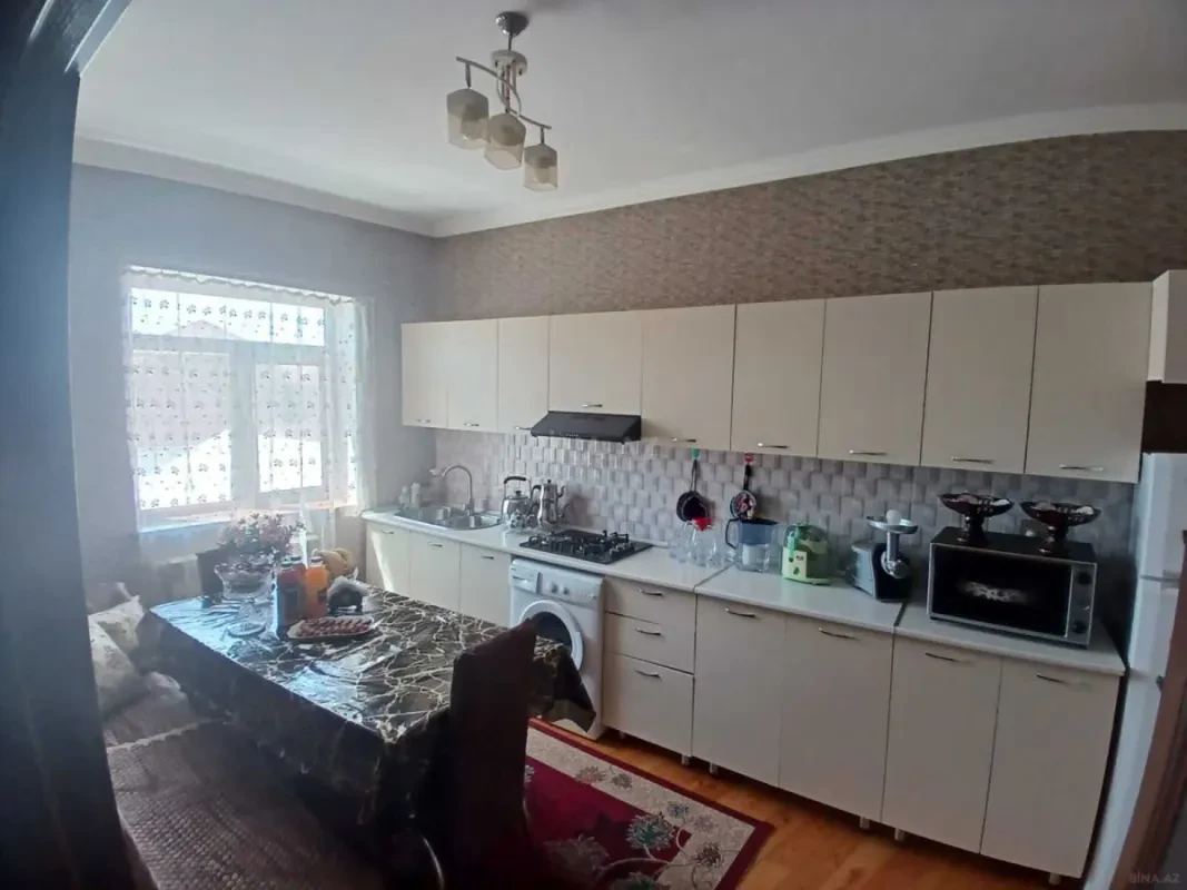Satılır 5 otaqlı həyət evi 180 m²