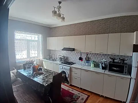 Satılır 5 otaqlı həyət evi 180 m²