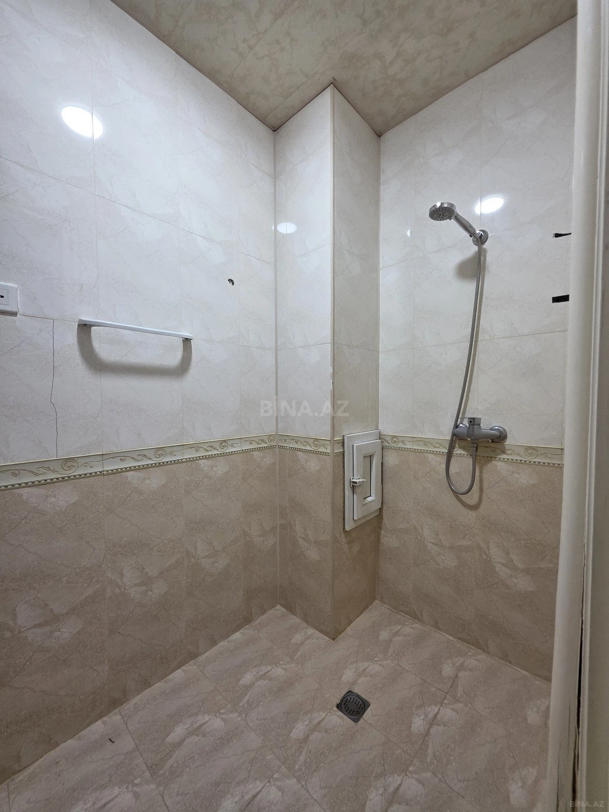 Kirayə verilir 2 otaqlı mənzil 65 m²