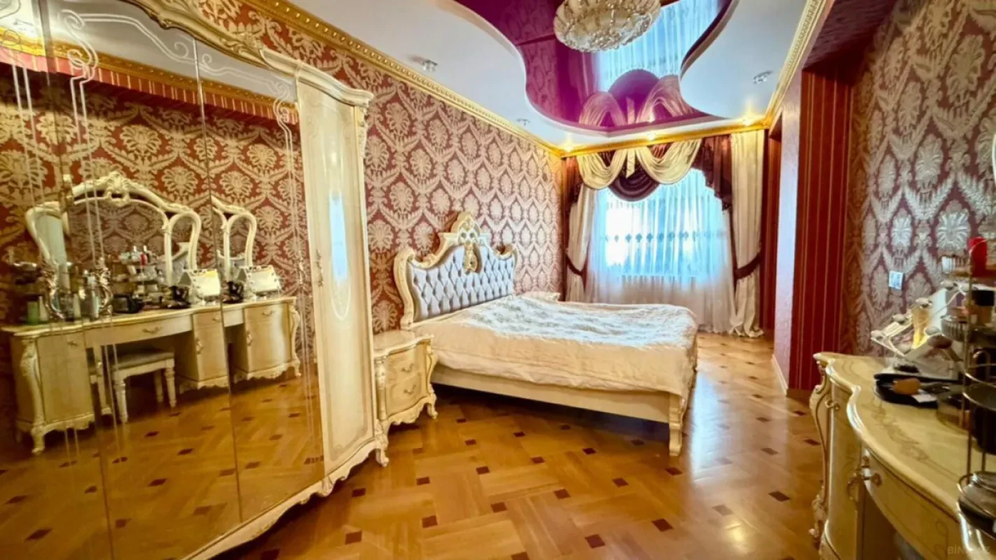 Kirayə verilir 3 otaqlı mənzil 141 m²