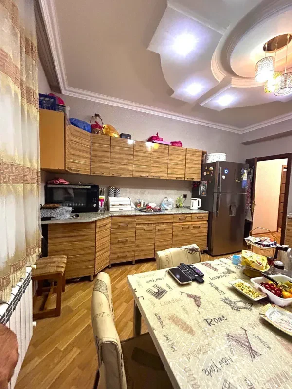 Kirayə verilir 4 otaqlı mənzil 124 m²