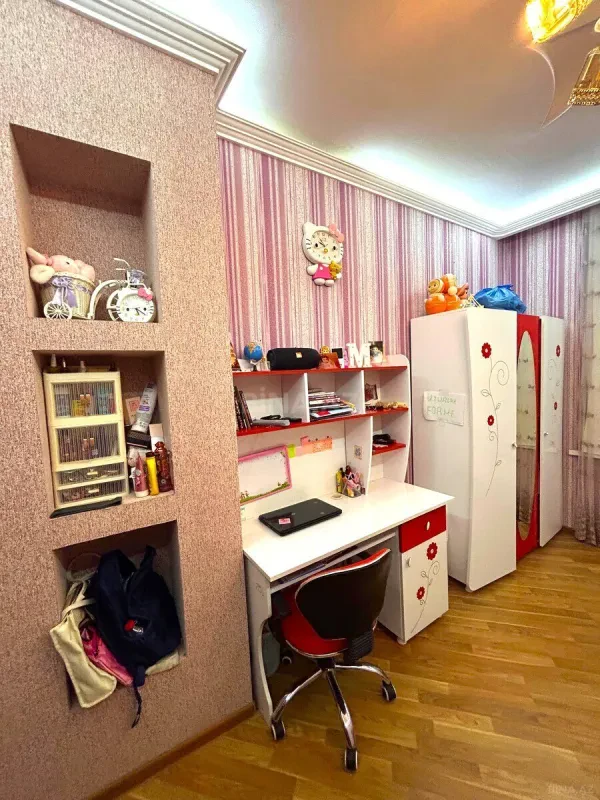 Kirayə verilir 4 otaqlı mənzil 124 m²