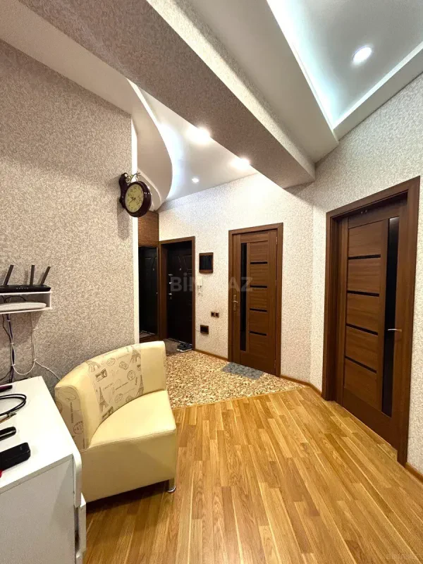 Kirayə verilir 4 otaqlı mənzil 124 m²