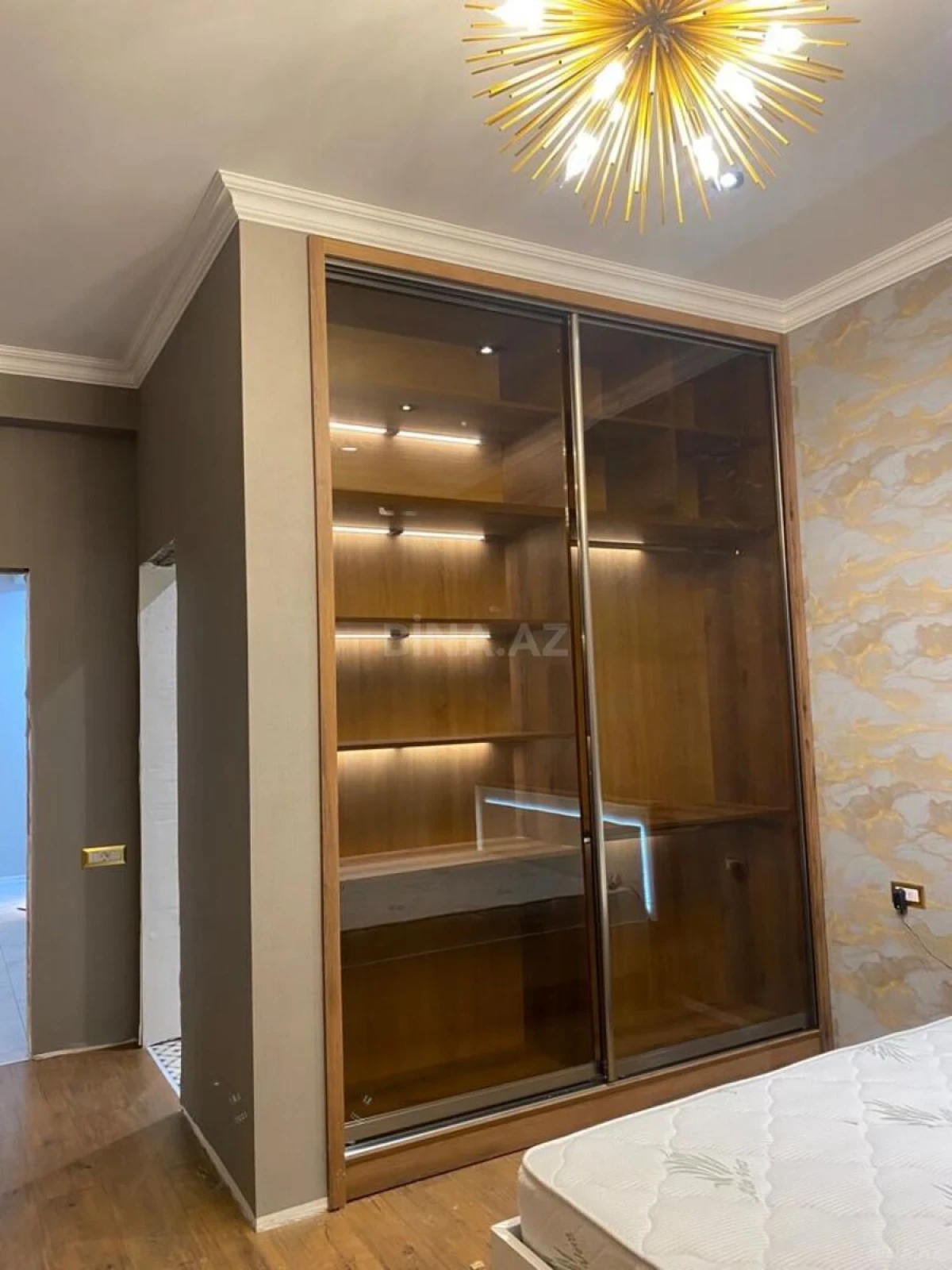Kirayə verilir 3 otaqlı mənzil 160 m²