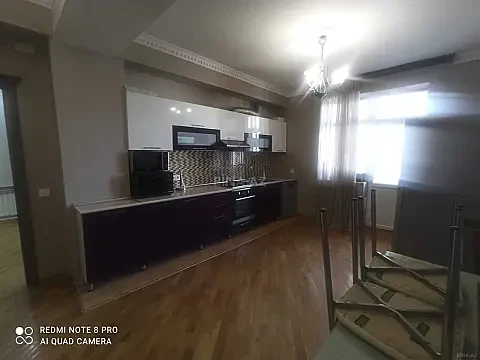 Kirayə verilir 3 otaqlı mənzil 145 m²