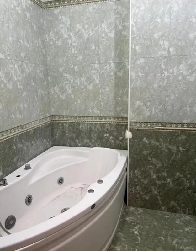Satılır 3 otaqlı mənzil 125 m²