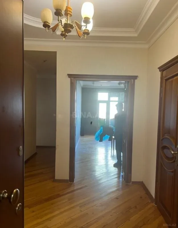 Satılır 3 otaqlı mənzil 125 m²