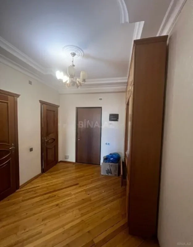 Satılır 3 otaqlı mənzil 125 m²