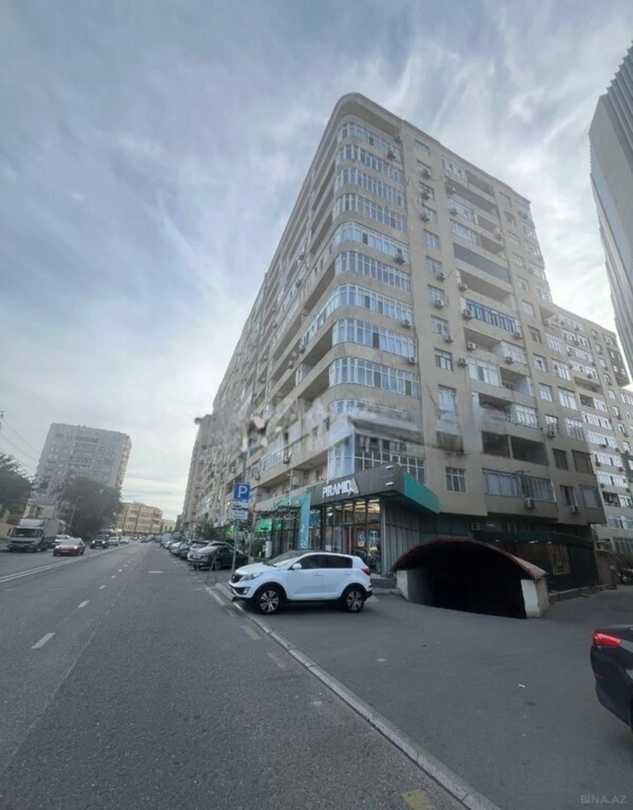 Satılır 3 otaqlı mənzil 125 m²