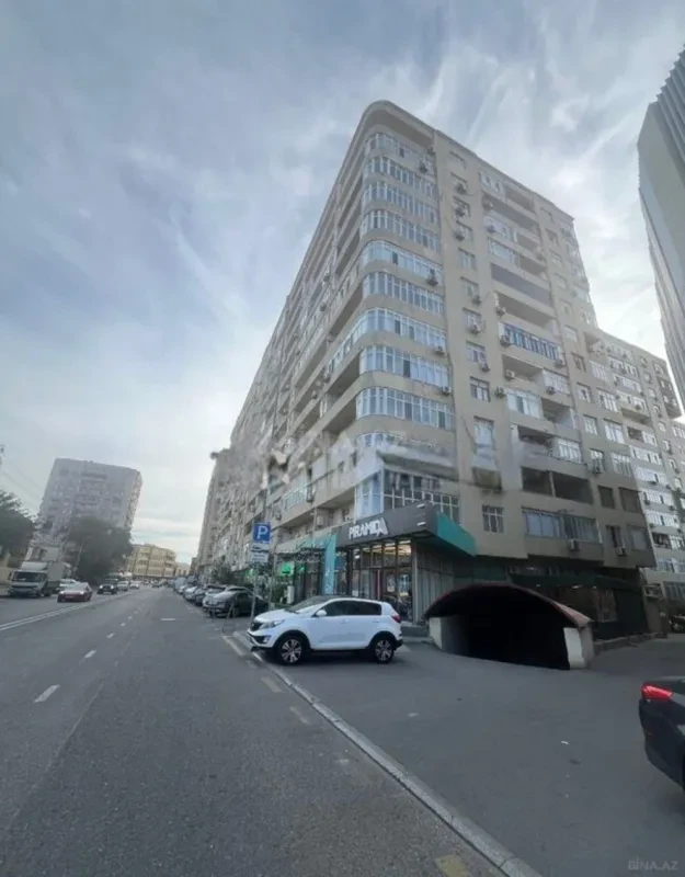 Satılır 3 otaqlı mənzil 125 m²