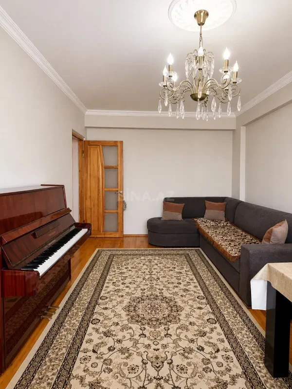 Satılır 2 otaqlı mənzil 70 m²