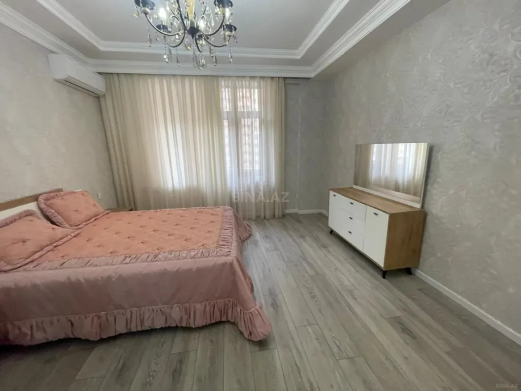 Kirayə verilir 4 otaqlı mənzil 175 m²
