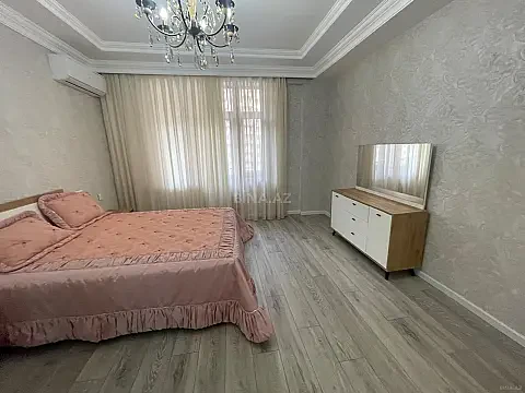 Kirayə verilir 4 otaqlı mənzil 175 m²